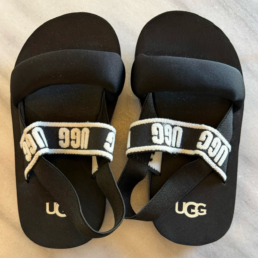 UGG Kids Black Strap Sandals